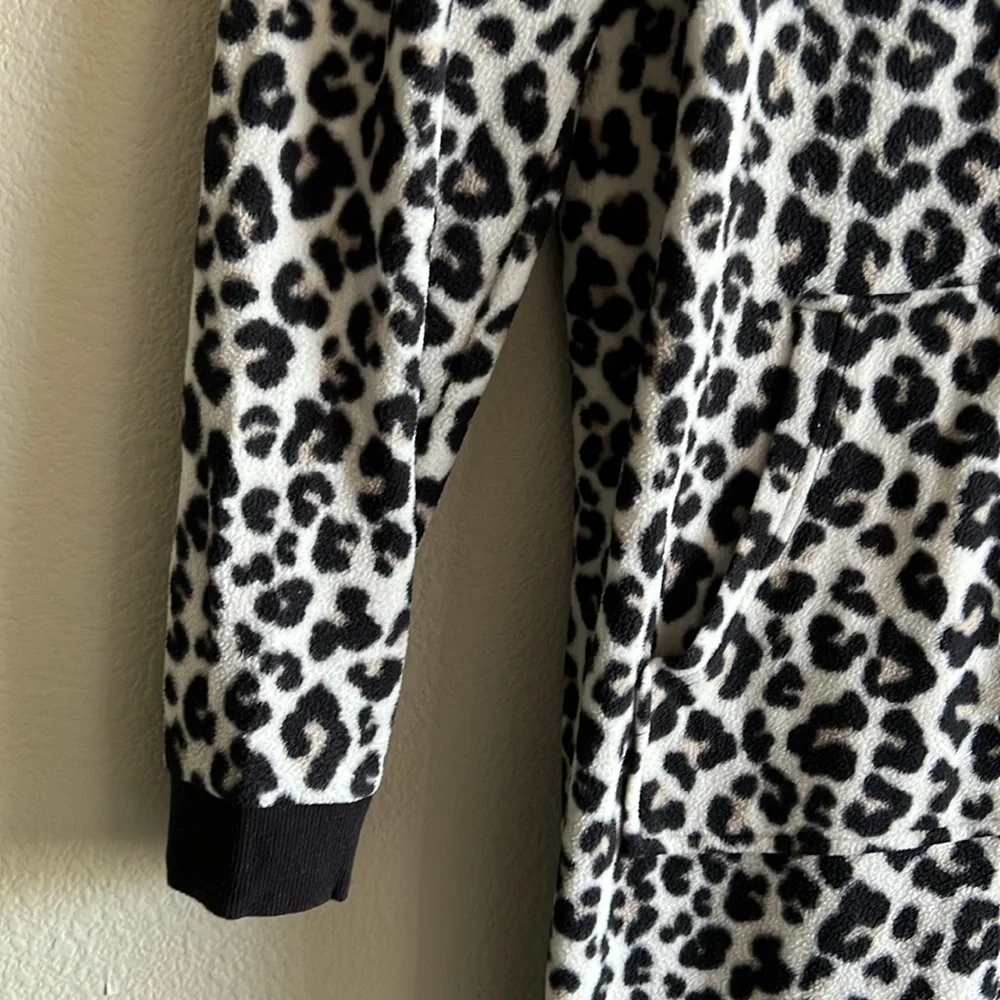 Free Press Womens Leopard Print Fleece Hooded Onesie Pajamas Medium White Black‎